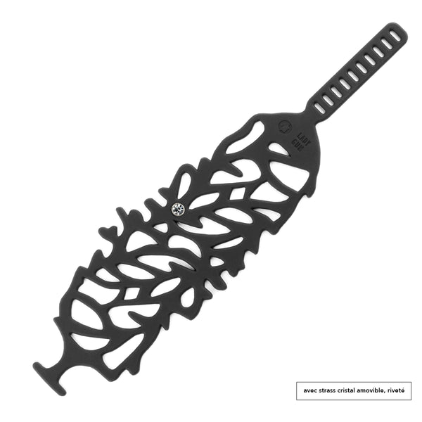 vue détails, à plat, en entier, bracelet corail, couleur noir, avec option strass cristal, amovible, riveté. Silicone, bijoux fantaisies, ladygum, marque française, créateurs, designers. Style été, plage, nature, lagon, mer, coquillage, manchette. Souplé, léger, longueur réglable, bracelet ajustable, fermoir en T. Résistant à l'eau, à la lumière, à la chaleur, minimisant les allergies.