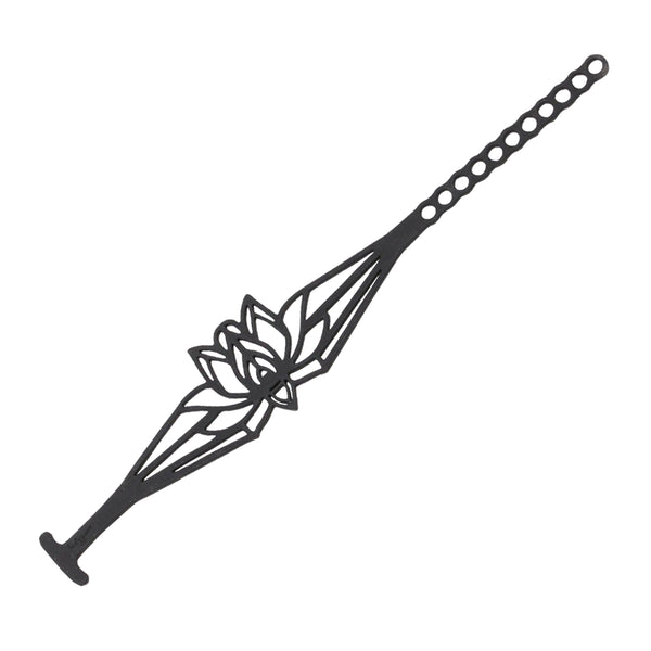 vue bracelet mantra, noir, silicone, à plat, en entier. Ladygum, bijoux fantaisies, créateurs, designers, marque française. Style manchette, zen, fleur, floral, indien, nature, feuilles, lotus. Souple, léger, minimisant les allergies, longueur réglable, fermoir en T, résistant à l'eau, à la chaleur, à la lumière.