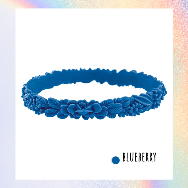 zoom, vue gros plan, en entier, bracelet boho les felurettes, couleur bleueberry, bleu électrique. Bijoux fantaisies en silicone, marque française, ladygum. Bracelet non ajustable, facile à enfiler, taille unique. Cadeau original, idée cadeau pour les fêtes.