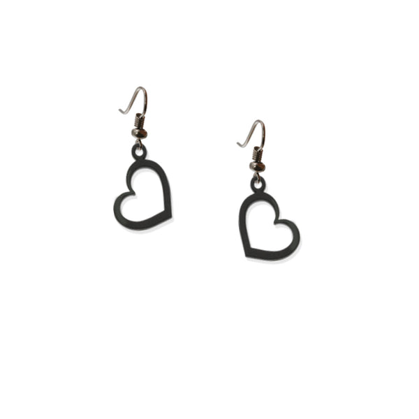vue à plat, en entier, paire de boucles d'oreilles love 2 love, couleur noir. Bijoux fantaisies en silicone, marque française, créateurs, designers. Style minimaliste, coeur, amour, courte, petite, créole. Attache dormeuse en acier inoxydable. Minimisant les allergies, résistant à l'eau/à la chaleur/à la lumière, souple, léger. Cadeau original.