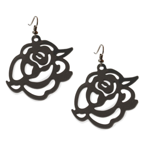 vue à plat, en entier, paire de boucles d'oreilles rose japonaise, modèle ronde, couleur noir. Bijoux fantaisies en silicone, marque française, créateurs, designers. Style créole, cercle, nature, fleur, floral, pétale, amour, jardin. Attache dormeuse en acier inoxydable. Minimisant les allergies, résistant à l'eau/à la chaleur/à la lumière, souple, léger. Cadeau original.