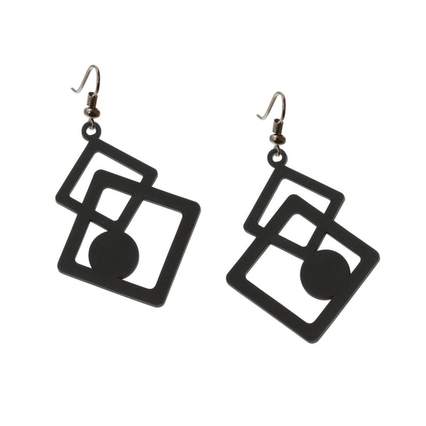 vue à plat, à en entier, paire de boucles d'oreilles, modèle Tétris, couleur noir. Ladygum, marque française, bijoux fantaisies en silicone, créateurs, designers. Style carré, graphique, puzzle, cube, contemporain. Attache dormeuse en acier inoxydable, souples légères. Cadeau original.