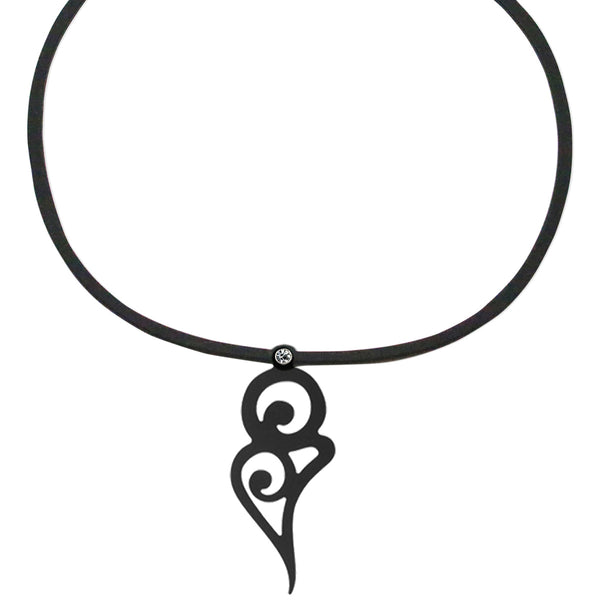 vue gros plan zoom à plat détails collier pendentif courbe noir silicone ladygum strass swarovski cristal amovible riveté bijou fantaisie