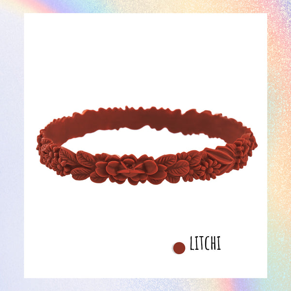 vue zoom, gros plan, en entier, bracelet boho les fleurettes, couleur lithci/orange/terracotta/rouille. Silicone souple, bijoux fantaisies, ladygum, marque française. Bracelet aux fleurs en relief, non ajustable, taille unique, facile à enfiler au poignet. Cadeau original.