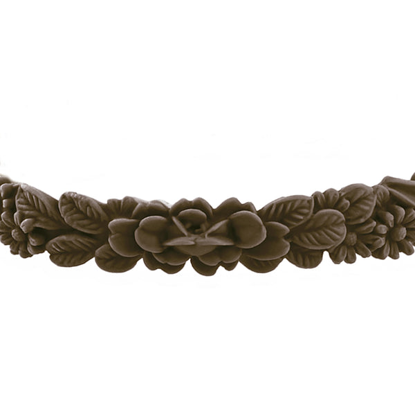 zoom, vue gros plan, bracelet boho les fleurettes, couleur chocolat, marron foncé, brun foncé. Laydugm, bijoux fantaisies en silicone, marque frnaçaise. Bracelet non ajustable, taille unique, facile à enfiler au poignet. Bracelets aux fleurs en relief. Cadeau original