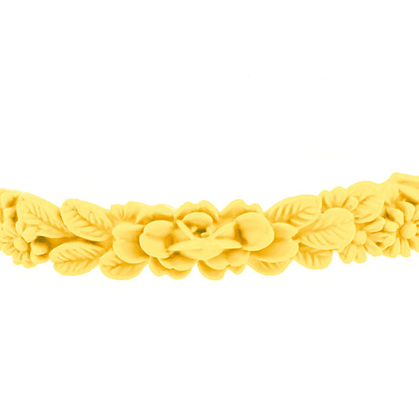 zoom, vue gros plan, bracelet boho les fleurettes, couleur citron. Bijoux fantaisies en silicone, ladygum, marque française. Bracelet aux fleurs en relief, non ajustable, taille unique, facile à enfiler au poignet. Cadeau original.