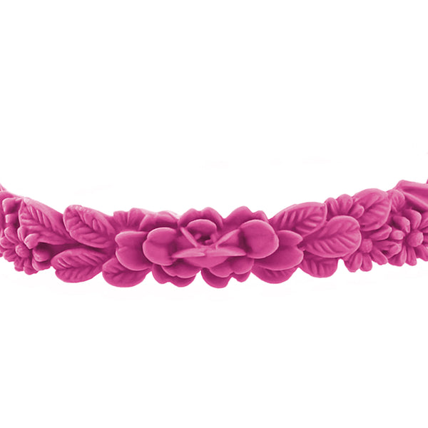 vue zoom, gros plan, en entier, bracelet boho les fleurettes, couleur malabare, rose fuchsia, rose tonique. Bijoux fantaisies en silicone, marque française, ladygum. Bracelet aux fleurs en relief, non ajustable, taille unique, facile à enfiler au poignet. Cadeau original