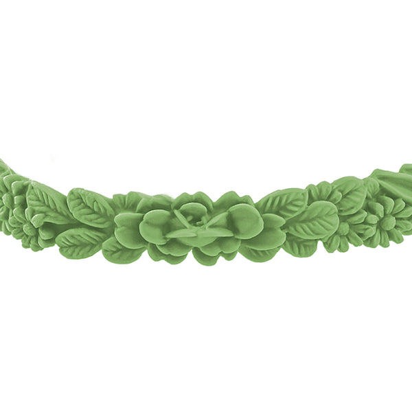 vue zoom, gros plan, en entier, bracelet boho les fleurettes, couleur pistache, vert pétillant, vert fluo, vert clair, vert pomme. Bijoux fantaisies en silicone, marque française, ladygum. Bracelet aux fleurs en relief, non ajustable, taille unique, facile à enfiler au poignet. Cadeau original.