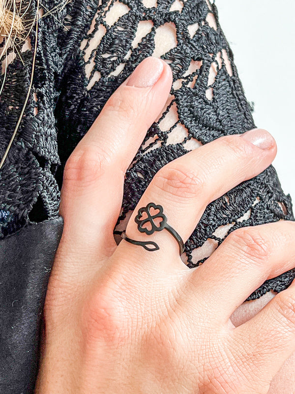 Clover ring