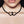 zoom, vue gros plan, collier love2love, couleur noir. Taille réelle. Bijoux fantaisies en silicone, ladygum, marque française, créateurs, designers. Style minimaliste, simple, coeurs, amour, romantique. Léger, souple, longueur réglable, ajustable, minimisant les allergies, résistant à l'eau, à la chaleur, fermoir en T. Cadeau original.