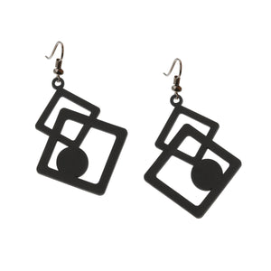 vue à plat, à en entier, paire de boucles d'oreilles, modèle Tétris, couleur noir.  Ladygum, marque française, bijoux fantaisies en silicone, créateurs, designers. Style carré, graphique, puzzle, cube, contemporain. Attache dormeuse en acier inoxydable, souples légères. Cadeau original.