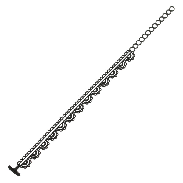 vue en entier chaîne de cheville dentelle, couleur noir. Bijoux fantaisies en silicone, marque française, créateurs, designers. Style, multi rangs, lingerie, motif, demi cercle, féminin. Longueur réglable, ajustable, fermoir en T. Résistant à l'eau/à la chaleur/à la lumière. Cadeau original.