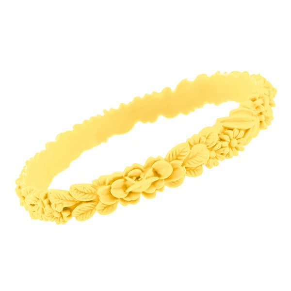 zoom, vue gros plan, bracelet boho les fleurettes, couleur citron. Bijoux fantaisies en silicone, ladygum, marque française. Bracelet aux fleurs en relief, non ajustable, taille unique, facile à enfiler au poignet. Cadeau original.