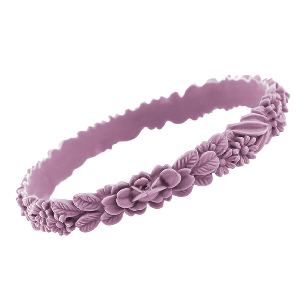 zoom, vue gros plan, bracelet boho les fleurettes, couleur guimauve. Marque française, ladygum, bijoux fantaisies en silicone. Bracelet aux fleurs en relief, non ajustable, taille unique, souple, délicat. Cadeau original