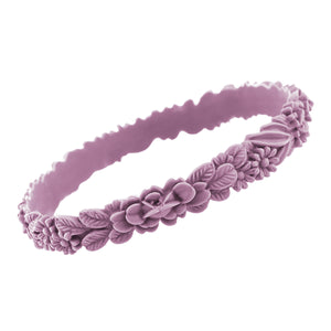 zoom, vue gros plan, bracelet boho les fleurettes, couleur guimauve. Marque française, ladygum, bijoux fantaisies en silicone. Bracelet aux fleurs en relief, non ajustable, taille unique, souple, délicat. Cadeau original