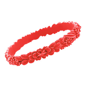 zoom, vue gros plan, en entier, bracelet boho les fleurettes, couleur tagada, rouge vif. Bijoux fantaisies en silicone, marque française, ladygum. Bracelet aux fleurs en relief, non ajustable, taille unique, facile à enfiler au poignet. Cadeau original