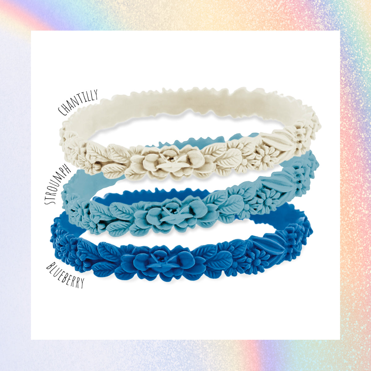 vue gros plan, trio de mix, pack 3 bracelets les fleurettes, bracelet aux fleurs 3D. Silicone, ladygum, bijoux fantaisies, marque française, créateurs, designers. 3 couleurs, chantilly, stroumph, blueberry. Souple, léger, fragile, bracelet facile à enfiler, non ajustable, minimisant les allergies, résistant à l'eau, à la chaleur, à la lumière.