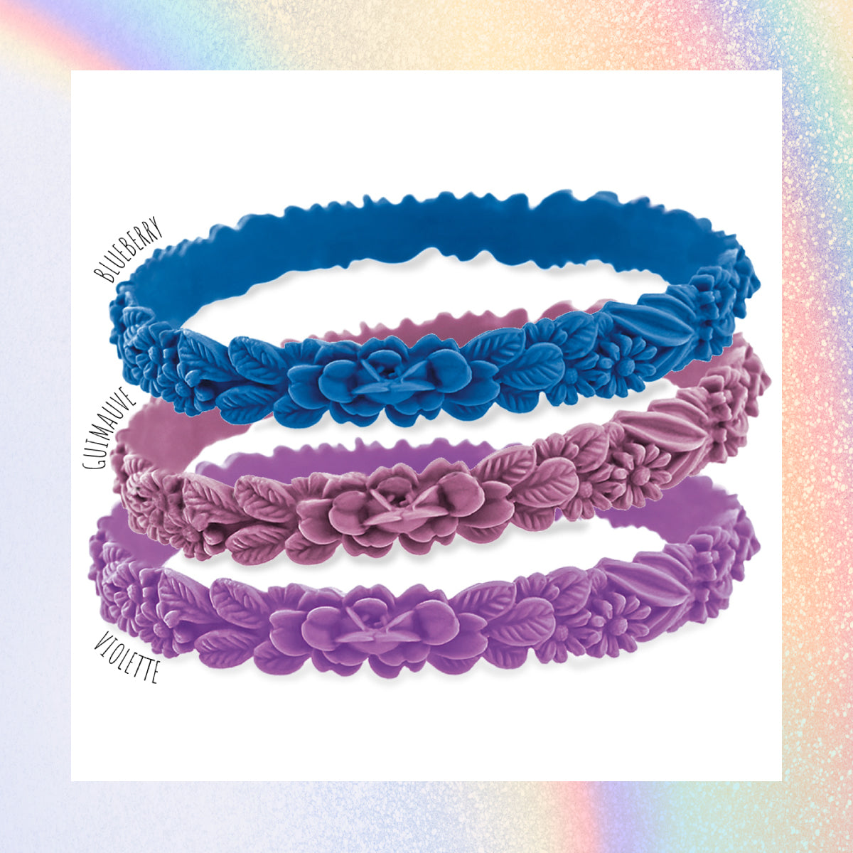 vue gros plan, trio de mix, pack 3 bracelets les fleurettes, bracelets fantaisies aux fleurs 3D. Silicone, ladygum, marque française, bijoux fantaisies, créateurs, designers. 3 couleurs, blueberry, guimauve, violette. Souple, léger, bracelet facile à enfiler, non ajustable, taille unique, résistant à l'eau, à la chaleur, à la lumière, minimisant les allergies.