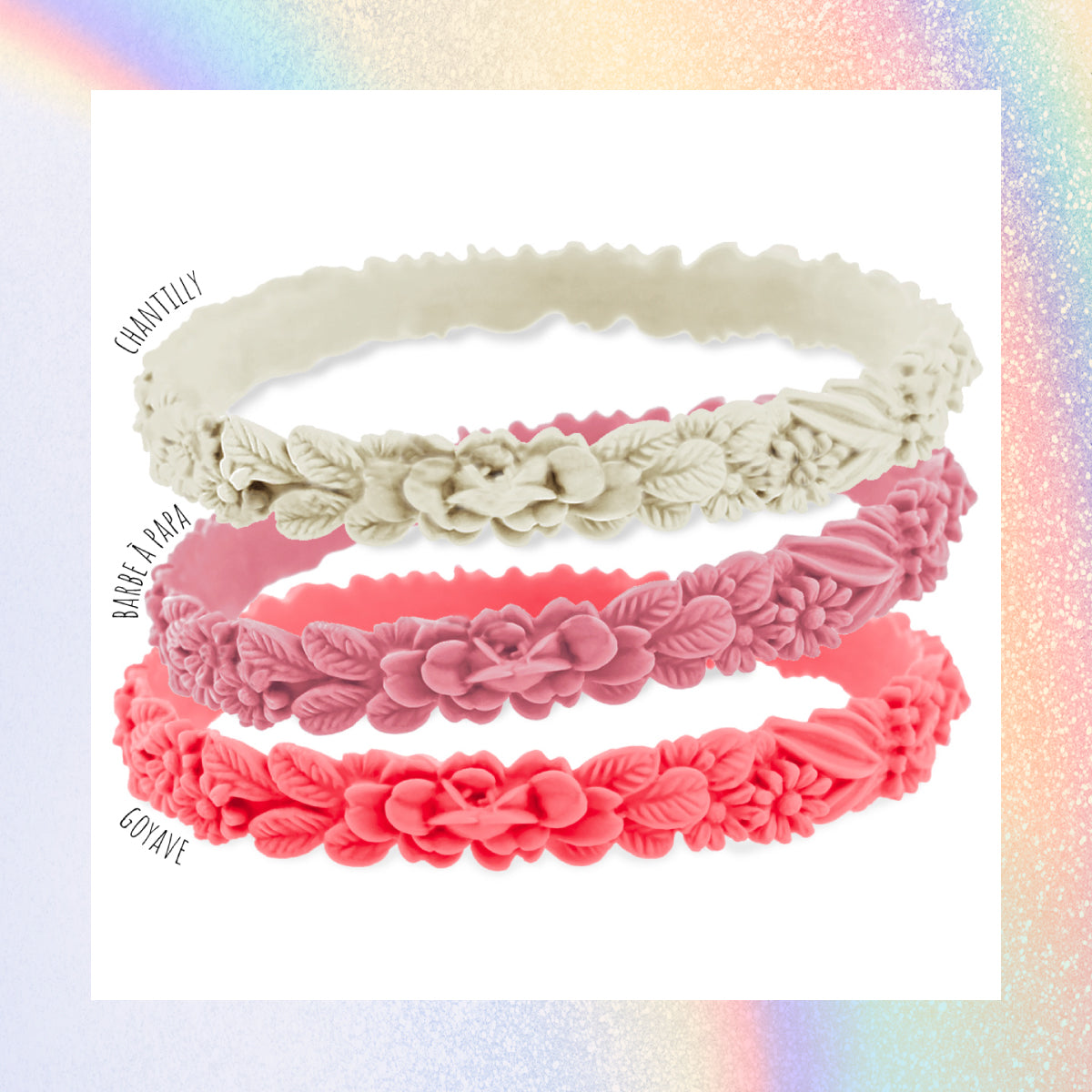vue gros plan, trio de mix, pack 3 bracelets les fleurettes, bracelets fantaisies aux fleurs 3D. Silicone, bijoux fantaisies, ladygum, marque française, créateurs, designers. Souple, léger, résistant à l'eau, à la chaleur, à la lumière, bracelet facile à enfiler, bracelet non ajustable, taille unique, minimisant les allergies. 3 couleurs, chantilly, barbe à papa, goyave.