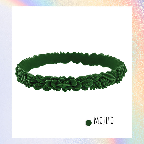 vue zoom, gros plan, en entier, bracelet boho les fleurettes, couleur mojito, vert sapin, vert foncé, vert bouteille. Bijoux fantaisies en silicone, marque française, ladygum. Bracelet fleurs en relief, non ajustable, taille unique, facile à enfiler au poignet. Belle idée cadeau originale.