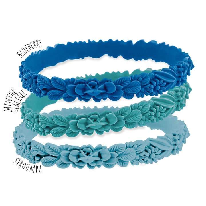 vue gros plan, trio de mix, pack 3 bracelets les fleurettes, bracelets fantaisies aux fleurs 3D. Silicone, ladygum, bijoux fantaisies, marque française, créateurs, designers. Couleurs blueberry, menthe glaciale, stroumph. Souple, léger, fragile, bracelet facile à enfiler, bracelet non ajustable, taille unique, résistant à l'eau, à la chaleur, à la lumière, minimisant les allergies.