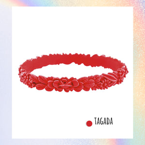 zoom, vue gros plan, en entier, bracelet boho les fleurettes, couleur tagada, rouge vif. Bijoux fantaisies en silicone, marque française, ladygum. Bracelet aux fleurs en relief, non ajustable, taille unique, facile à enfiler au poignet. Cadeau original
