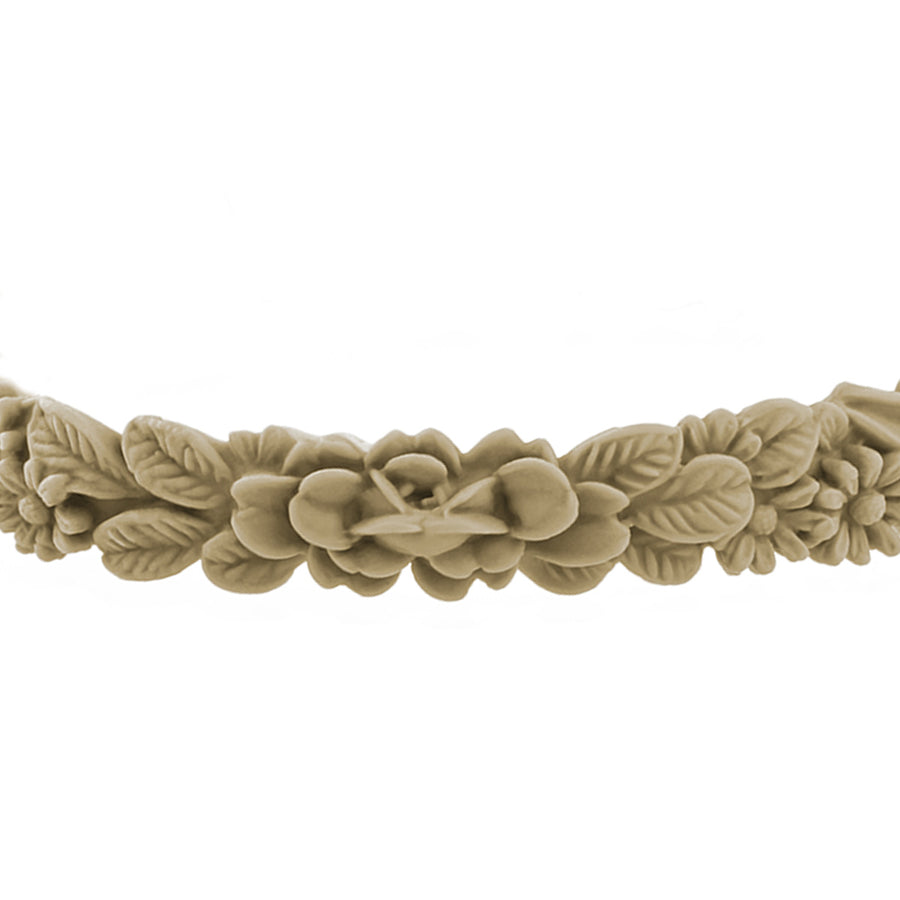 zoom, vue gros plan, en entier, bracelet boho les fleurettes, couleur cappucino, beige, brun, marron clair. Bijoux fantaisies en silicone, marque française, ladygum. Bracelet non ajustable, taille unique, facile à enfiler au poignet. Bracelets aux fleurs en relief, minimisant les allergies. Cadeau original