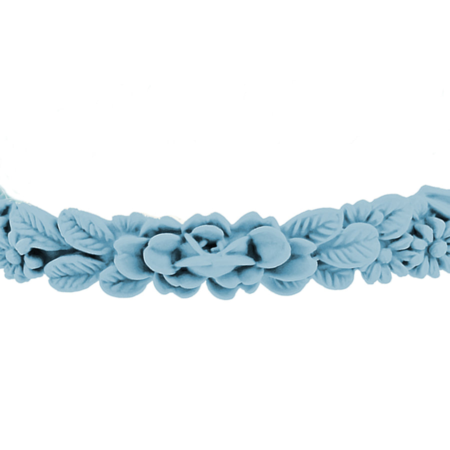 zoom, vue gros plan, en entier, bracelet boho les fleurettes, couleur stroumph, bleu ciel, bleu bébé, bleu pastel. Bijoux fantaisies en silicone, ladygum, marque française. Bracelet aux fleurs en relief, non ajustable, taille unique, facile à enfiler au poignet. Cadeau original